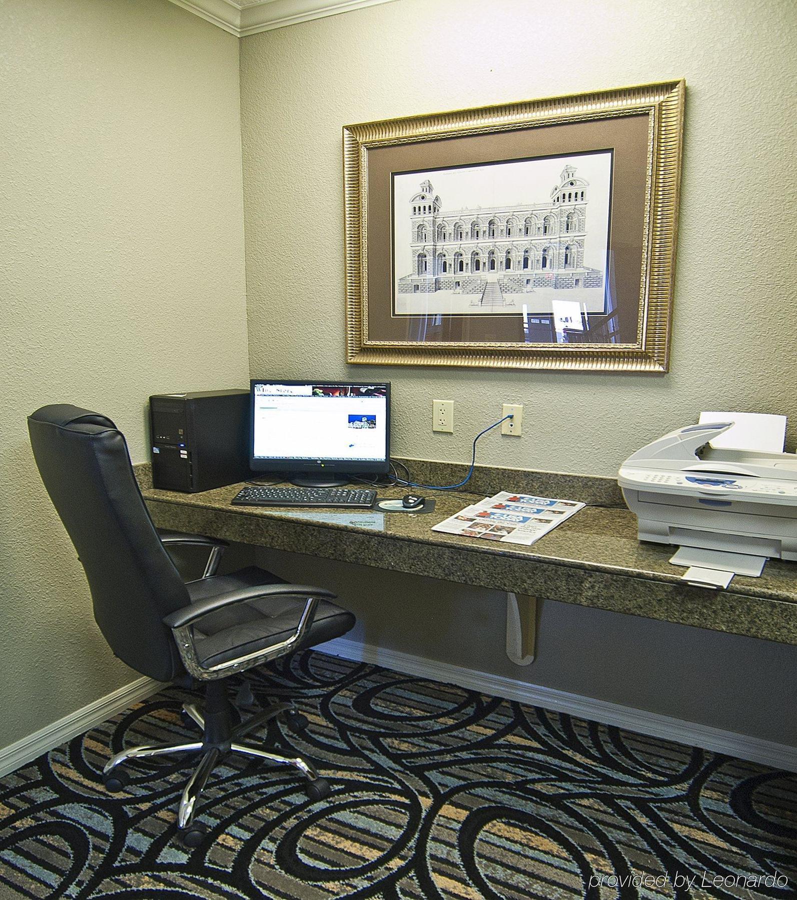 Holiday Inn Express Hotel And Suites Lake Charles By Ihg Съоръжения снимка