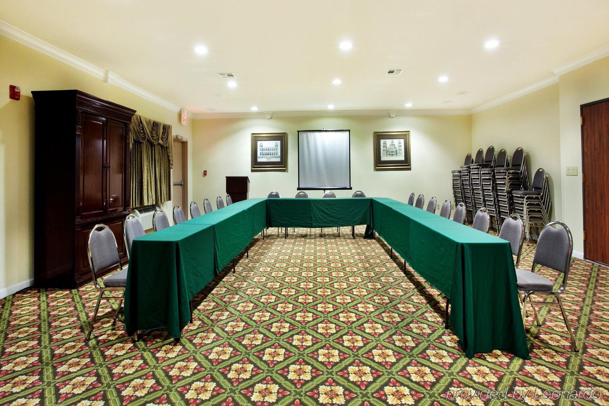 Holiday Inn Express Hotel And Suites Lake Charles By Ihg Съоръжения снимка