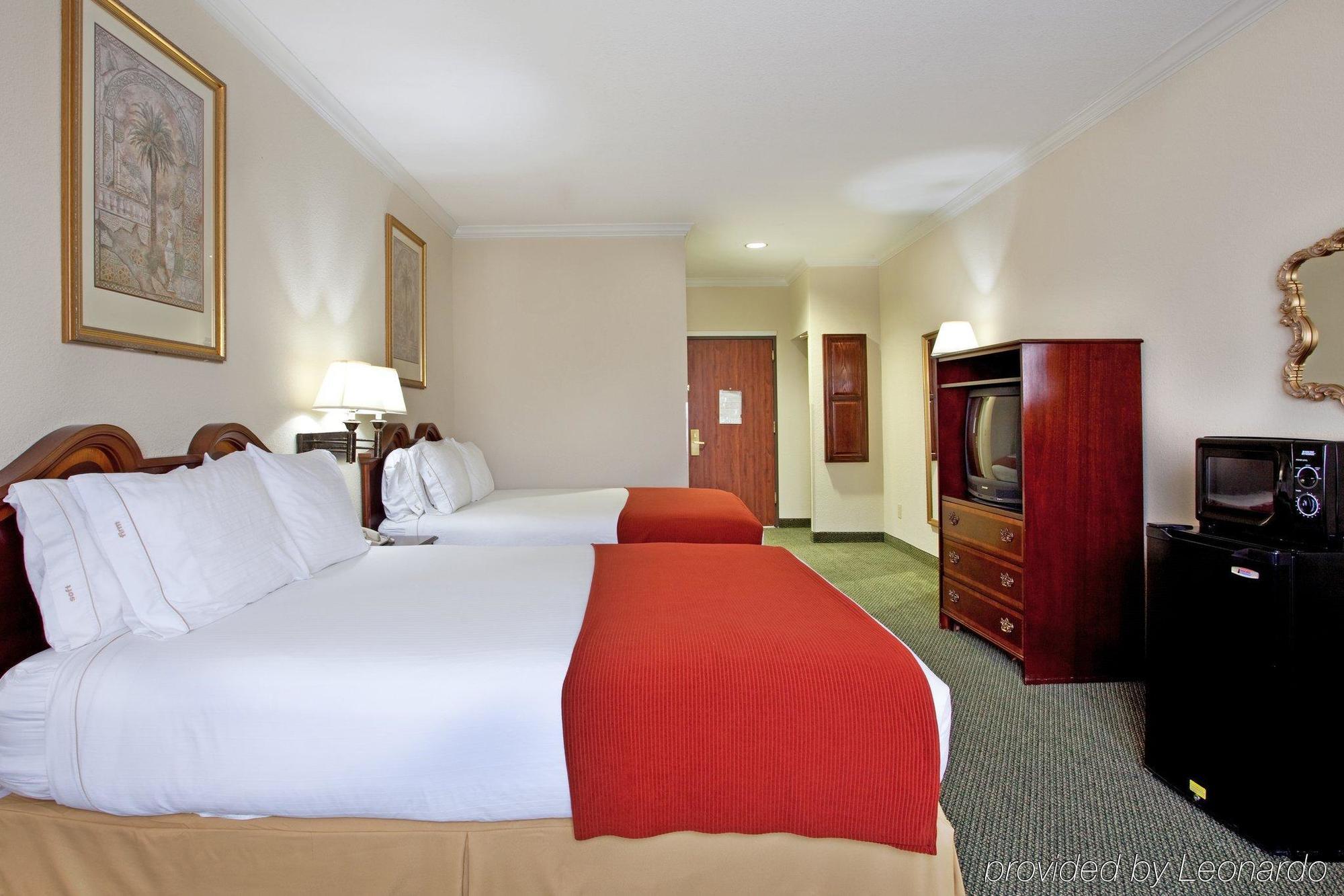 Holiday Inn Express Hotel And Suites Lake Charles By Ihg Стая снимка